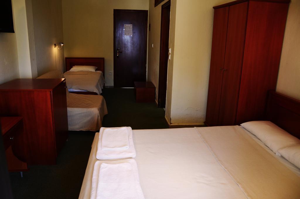 Cavo D' Oro Hotell Nea Moudhania Exteriör bild